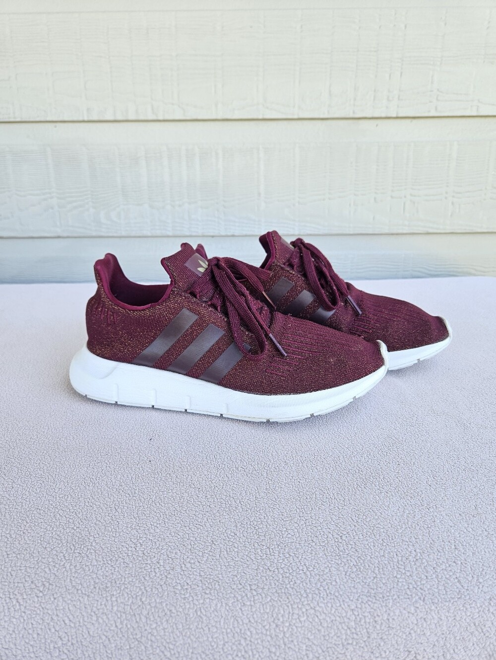 Adidas Swift Run Athletic Sneaker Women SZ 7 Maroon Black Slip-On CQ2017